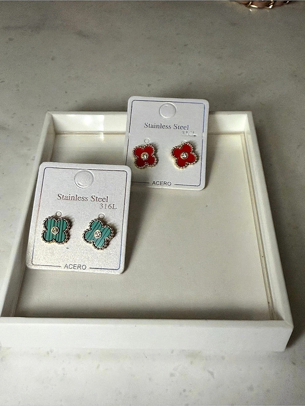 Stainless Steel Flower Stud Earrings Red & Green NWT 🎄 gifts 🎁 Christmas
